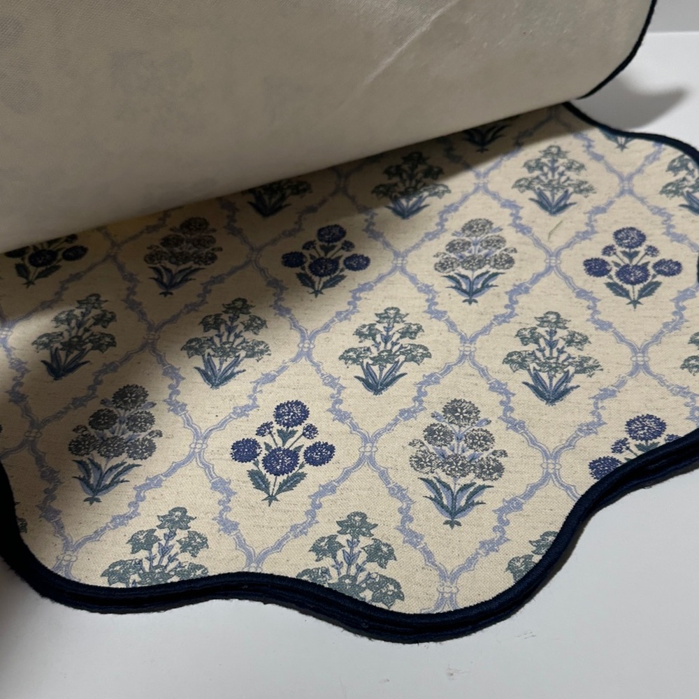 Kirkland’s Home Floral Placemats Set of 4 Cream Navy Scalloped Table Decor NWT - Picture 7 of 8